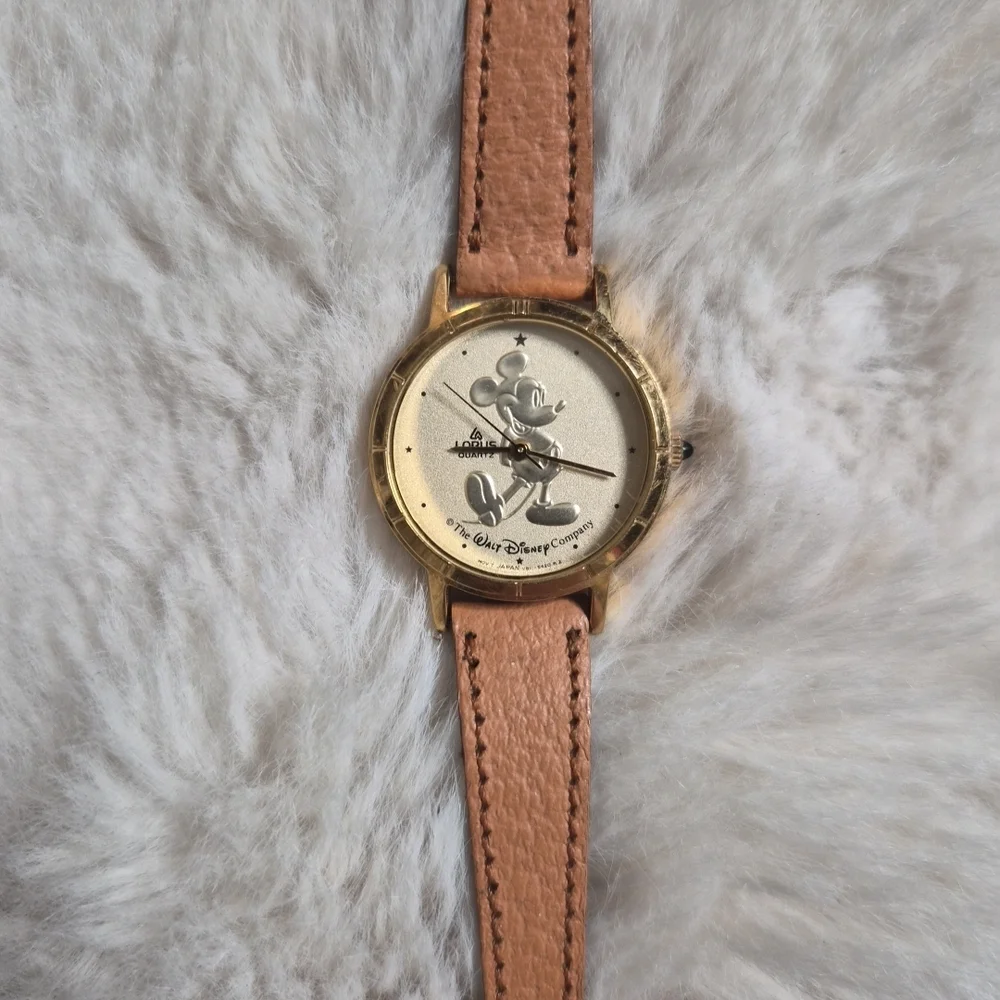 Disney Watch Mickey Mouse Gold Tone The Walt Disney Company Wristwatch Analog ✨️
